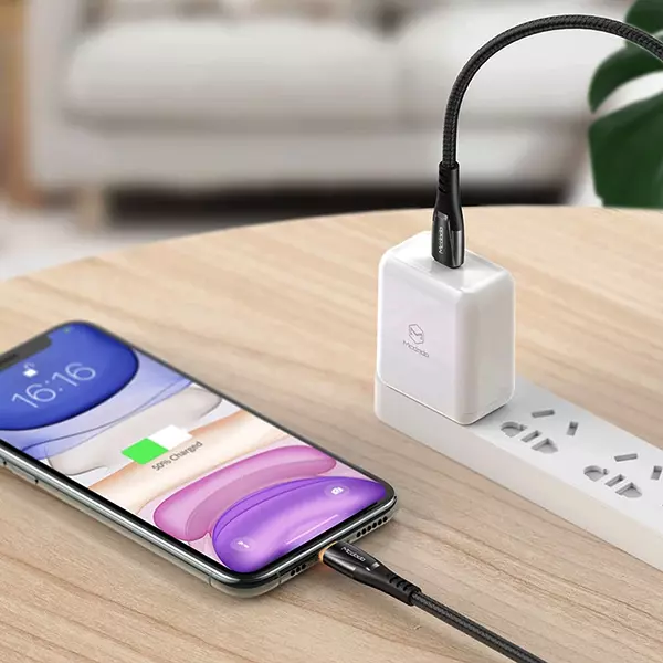 کابل USB-C به لایتنینگ مک دودو مدل CA-7650 طول 1.2 متر